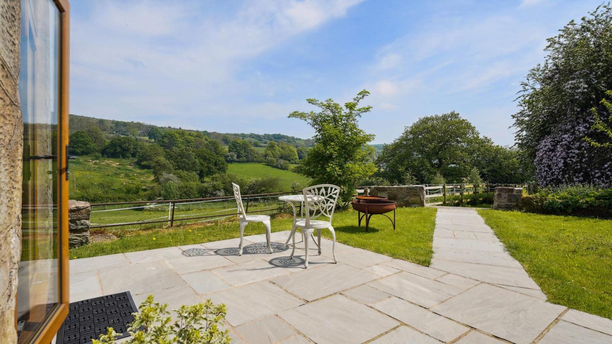Tranquil Countryside Cottage For Two Ρέξαμ Εξωτερικό φωτογραφία