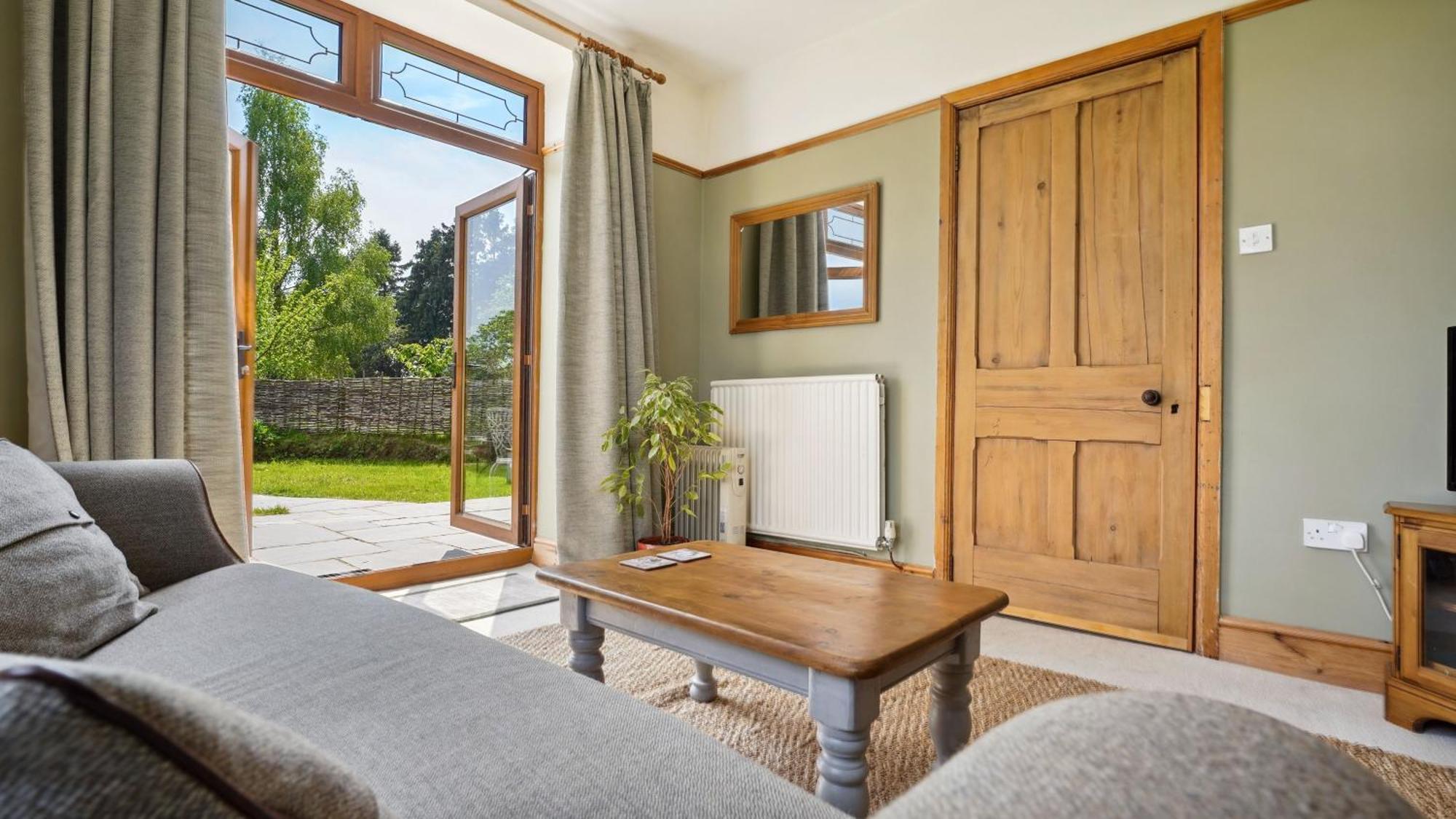 Tranquil Countryside Cottage For Two Ρέξαμ Εξωτερικό φωτογραφία